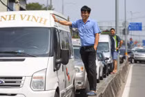 Cửa ngõ Sài Gòn tắc nghẽn ngày đầu nghỉ lễ