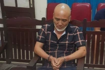 Đối tượng Nguyễn Sỹ Toàn và tang vật tại cơ quan công an. Ảnh: Công an tỉnh Nghệ An.