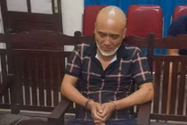 Đối tượng Nguyễn Sỹ Toàn và tang vật tại cơ quan công an. Ảnh: Công an tỉnh Nghệ An.