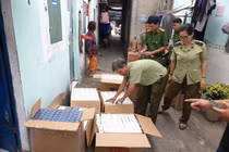 Đánh sập điểm tàng trữ hơn 10.000 bao thuốc lá nhập lậu