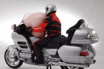 Một công nghệ khác về túi khí bảo vệ người điều khiển xe máy đang được Honda phát triển, sẽ trang bị trên PCX?
