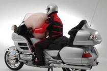 Một công nghệ khác về túi khí bảo vệ người điều khiển xe máy đang được Honda phát triển, sẽ trang bị trên PCX?