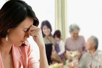 Ngại vì bố chồng quan tâm quá mức