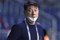 HLV tuyển Indonesia bị cấm chỉ đạo trận gặp UAE