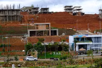 Đường sá, hạ tầng được xây dựng rầm rộ dù chưa được phép hình thành điểm dân cư.