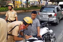 Quy định giấy phép lái xe có 12 điểm/năm: Chặn “tiêu cực”, nâng ý thức