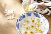 Cháo hoa cúc trắng hỗ trợ hạ huyết áp