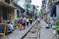 Người dân phố cà phê đường tàu Hà Nội sắp bị di dời
