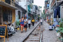 Người dân phố cà phê đường tàu Hà Nội sắp bị di dời