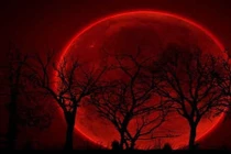 Vì sao Mặt Trăng màu đỏ khi có hiện tượng nguyệt thực toàn phần?
