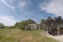 Vệ binh Quốc gia Nga vô hiệu hóa một điệp viên Ukraine, thu giữ 1 MANPAD ở Kherson. Ảnh màn hình