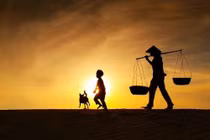 Băn khoăn giữa mẹ nuôi và mẹ đẻ