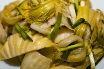 Dưa muối để lâu độc hại