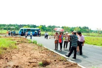 Ai quản giá đất tăng do sốt tin đồn?