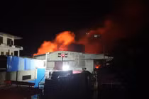 Cháy kho sơn lan sang bãi tập kết gỗ rộng hàng nghìn m2