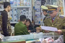 Niêm phong hiệu thuốc nâng giá khẩu trang gấp 10 lần ở Hà Nội