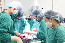 Cứu sản phụ bị rau tiền đạo trung tâm cài răng lược