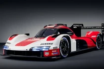 Porsche kết hợp với đối tác sản xuất lốp lâu năm Michelin và nhà sản xuất khung gầm Multimatic.