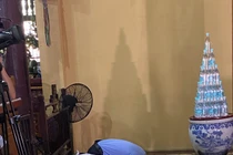 Nhóm rappers xúc phạm Phật giáo xin sám hối, sửa sai trước tôn tượng Đức Phật Thích Ca Mâu Ni tại chính điện chùa Quán Sứ.