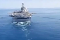 Trực thăng Iran bay sát boong tàu đổ bộ của Hải quân Mỹ trên vịnh Ba Tư