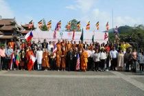 Thiêng liêng khoảnh khắc lễ Phật đản trong lòng đại tượng Phật cao nhất Việt Nam