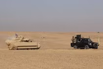 Syria: Liên quân Mỹ và dân quân người Kurd diễn tập bắn đạn thật ở Deir Ezzor