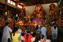 Mải lễ bỏ bê việc nhà