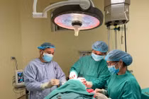 2 năm 5 lần phẫu thuật ung thư da đầu