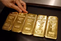 Giá vàng tiến sát đỉnh 7 năm