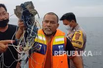 Indonesia xác định máy bay có  62 hành khách và phi hành đoàn rơi xuống biển