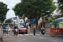 Nhớ lại một năm đỉnh dịch Covid-19 ở TPHCM: “Oằn mình"... vượt bão