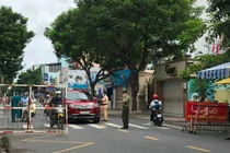 Nhớ lại một năm đỉnh dịch Covid-19 ở TPHCM: “Oằn mình"... vượt bão