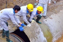 Đường ống nước sạch sông Đà lại gặp sự cố giữa đợt nắng nóng
