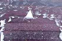 Lào cai: Nhiều du khách lên đỉnh Fansipan ghi lại những khoảnh khắc mưa tuyết xuất hiện