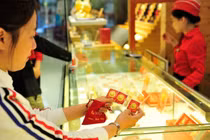 Mua vàng bị lỗ ngay sau ngày vía thần Tài có xui không?