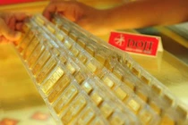 Mượn cớ dịch Covid-19, vàng "nhảy múa" vì bị làm giá?