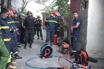 Bé gái 6 tuổi bị bố và người tình giam giữ, đánh đập