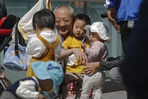 Coronavirus làm phụ nữ Trung Quốc dưới 30 tuổi chưa sẵn sàng sinh con