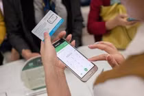 Thuê bao di động mới phải xác thực với Cơ sở dữ liệu về dân cư từ ngày 1/8. (Ảnh minh họa).
