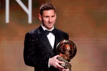 Quả Bóng Vàng 2021: Messi đánh bại Lewandowski, lần thứ 7 đăng quang