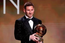 Quả Bóng Vàng 2021: Messi đánh bại Lewandowski, lần thứ 7 đăng quang