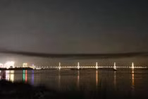 Chủ tịch Hà Nội nói gì về dải khói đen lạ trên cầu Nhật Tân?