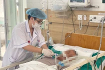 8 bệnh nhân hôn mê tổn thương não vì ngộ độc rượu chứa cồn methanol