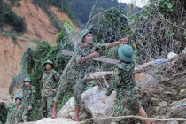 Hơn 100 bộ đội nắn dòng sông Rào Trăng tìm người mất tích