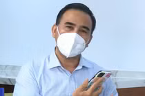 Quyền Linh gặp sự cố dở khóc dở cười trên sóng livestream