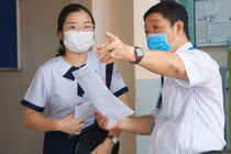Phụ huynh Sài Gòn bất an khi con thi THPT đợt 1