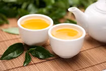 Gút sưng đau do uống nước trà pha lâu