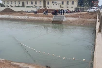 Trắng đêm giăng lưới tìm bé trai 9 tuổi rơi xuống sông