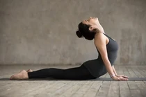 Thoái hóa cột sống cổ có nên tập yoga không? 