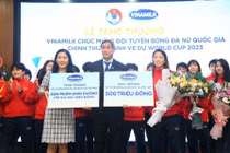 Vinamilk trao thưởng 500 triệu tiền mặt và 2 năm sử dụng sản phẩm để chúc mừng thành tích đội tuyển bóng đá nữ Quốc Gia